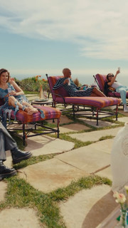 Hailee Steinfeld feet photo thumbnail