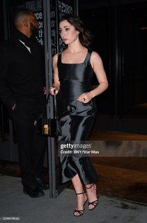 Cristin Milioti feet photo 4