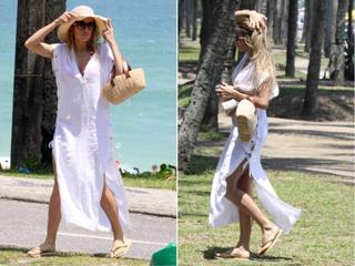 Deborah Secco feet photo thumbnail