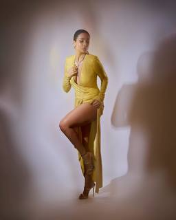 Malaika Arora feet photo thumbnail