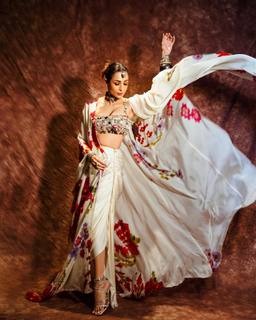 Malaika Arora feet photo thumbnail