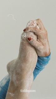 Addison Rae feet photo thumbnail