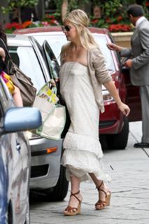 Sarah Michelle Gellar feet photo thumbnail