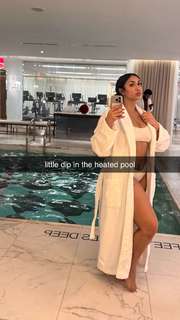 Queen Naija feet photo thumbnail