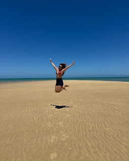 Juliana Paiva feet photo thumbnail
