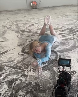 Addison Rae feet photo thumbnail