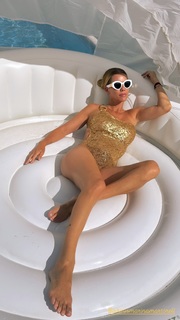 Nicole Neumann feet photo thumbnail
