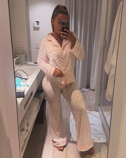 Amanda Saccomanno feet photo thumbnail