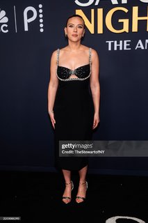 Scarlett Johansson feet photo thumbnail