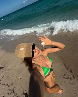 Jade Picon feet photo thumbnail
