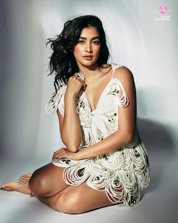 Pooja Hegde feet photo thumbnail