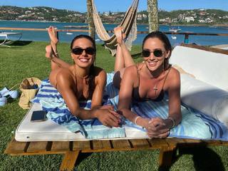 Isis Valverde feet photo thumbnail