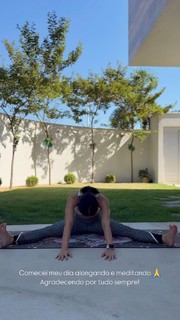 Larissa Manoela feet photo thumbnail