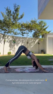 Larissa Manoela feet photo thumbnail