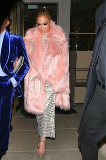 Jennifer Lopez feet photo thumbnail