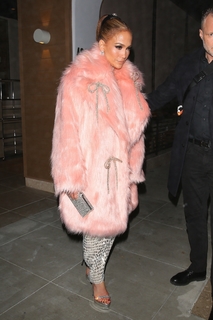 Jennifer Lopez feet photo thumbnail