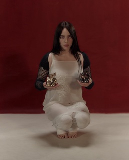 Billie Eilish feet photo thumbnail