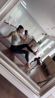 Scarlet Vas feet photo thumbnail