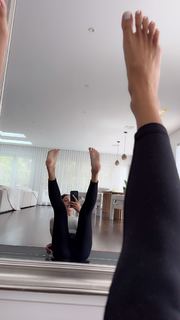 Scarlet Vas feet photo thumbnail