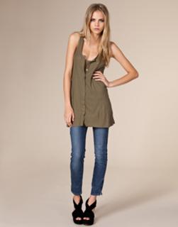 Cara Delevingne feet photo thumbnail
