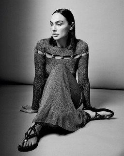 Gal Gadot feet photo thumbnail