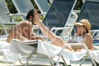 Andrea Legarreta feet photo thumbnail
