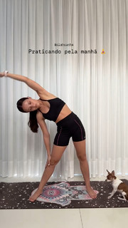 Larissa Manoela feet photo thumbnail