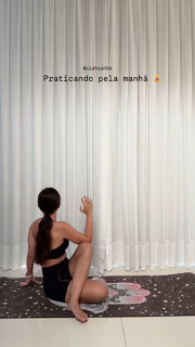 Larissa Manoela feet photo thumbnail