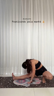 Larissa Manoela feet photo thumbnail