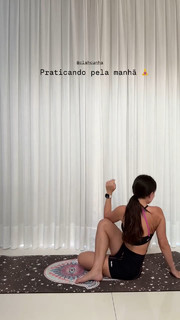 Larissa Manoela feet photo thumbnail