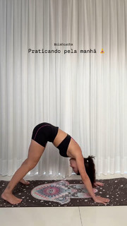 Larissa Manoela feet photo thumbnail
