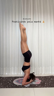 Larissa Manoela feet photo thumbnail