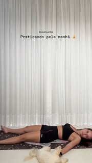 Larissa Manoela feet photo thumbnail