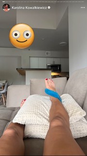 Karolina Kowalkiewicz feet photo 3