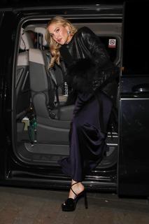 Kate Hudson feet photo thumbnail
