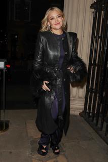 Kate Hudson feet photo thumbnail