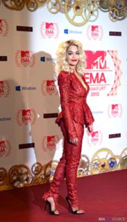 Rita Ora feet photo thumbnail