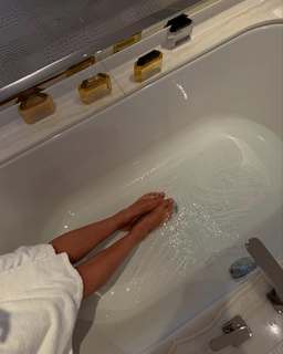 Vera Brezhneva feet photo thumbnail