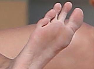 Gisele Bündchen feet photo thumbnail