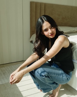 Anushka Sen feet photo thumbnail