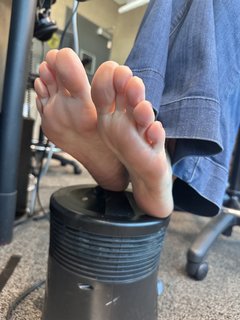 Kyle Unfug feet photo thumbnail