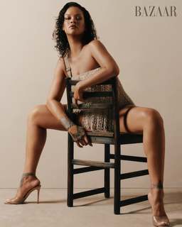 Rihanna feet photo thumbnail