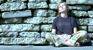 Kirsten Dunst feet photo thumbnail