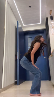 Anushka Sen feet photo thumbnail