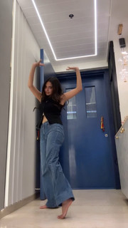 Anushka Sen feet photo thumbnail