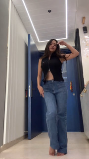 Anushka Sen feet photo thumbnail