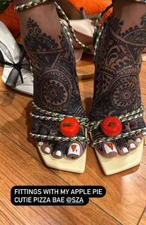 SZA feet photo 1