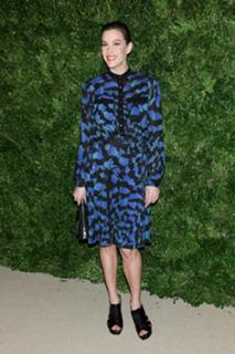 Liv Tyler feet photo thumbnail