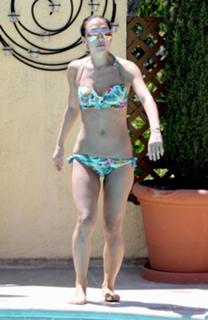Myleene Klass feet photo thumbnail