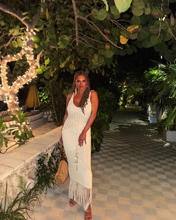 Joy Taylor feet photo thumbnail